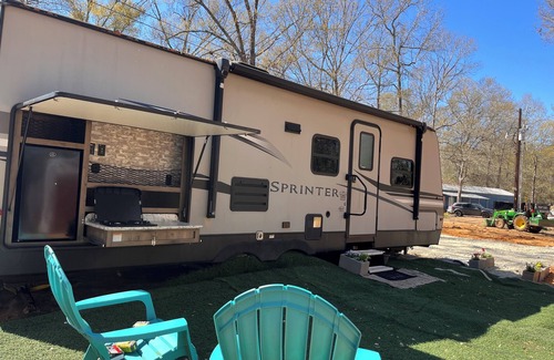 Keenan House | Country Glamping!