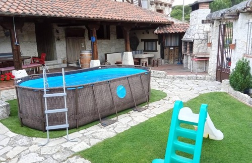 San Miguel del Arroyo House | Country House 'El Pico Llanillo' with Mountain View, Private Pool and Wi-Fi