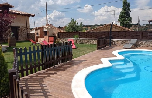 Sanchon de la Sagrada House | Country House 'Casa Rural Gorriones' with Private Pool, Private Garden and Wi-Fi
