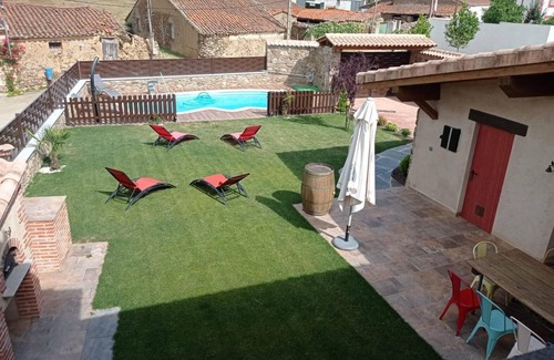 Sanchon de la Sagrada House | Country House 'Casa Rural Gorriones' with Private Pool, Private Garden and Wi-Fi