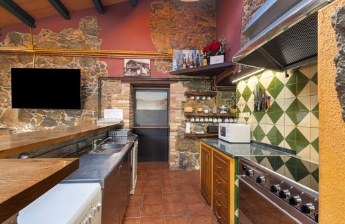 Santa Maria de Besora House | Country House 'Cal Nan' with Mountain View, Shared Pool and Wi-Fi