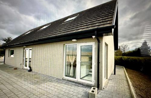 Monasterevin Apartment | Country Haven Comfy & Sleek Apartment