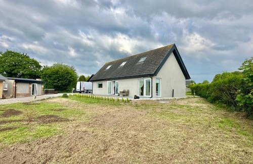 Monasterevin Apartment | Country Haven Comfy & Sleek Apartment