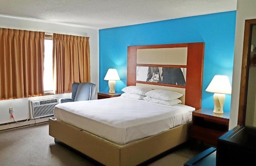 Iron Mountain Hotel | Country Hearth Inn-Iron Mountain