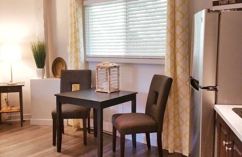 Langley House | COUNTRY HEXAGON HUT - Walk to Winery & Berry Farm - Fort Langley