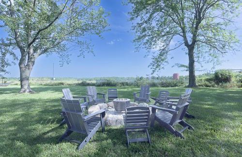 Wea House | Country Hilltop Retreat Near KC & Overland Park