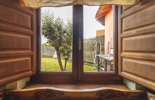 Castrejon de la Pena House | Country House 'La Casina' with Mountain Views and Private Garden