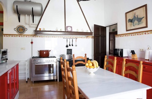 Jerez de la Frontera House | Country House 'La Mariscala' with Private Pool, Wi-Fi and Air Conditioning