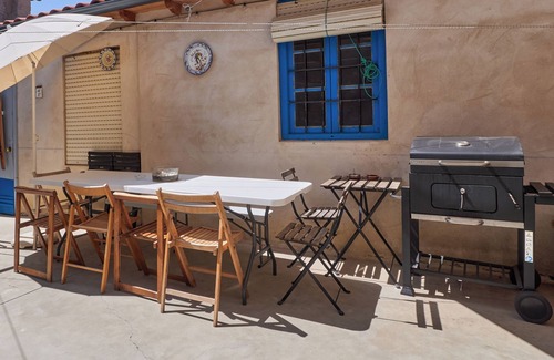 San Justo de la Vega House | Country Home 'Casa Pita' with Private Terrace, Private Garden and Wi-Fi