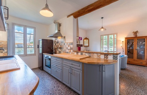 Saint-Martin-de-Crau House | Country House 'Le Chambonnet' with Private Garden and Wi-Fi