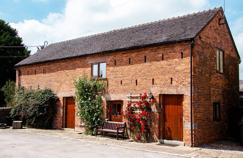 Cauldon Low House | Country Holiday Cottage - family friendly, close to Alton Towers!