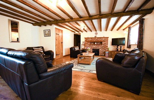 Cauldon Low House | Country Holiday Cottage - family friendly, close to Alton Towers!