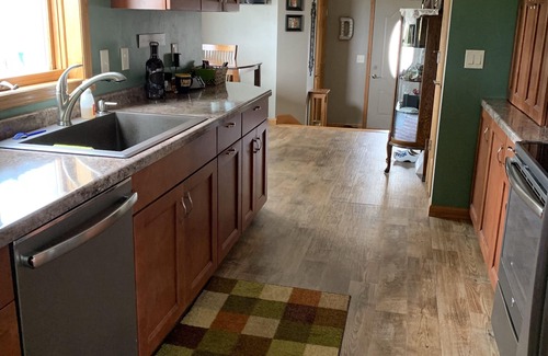 Pickett House | Country home 10 miles from EAA! Easy access to EAA grounds. Avoid I-41 traffic!