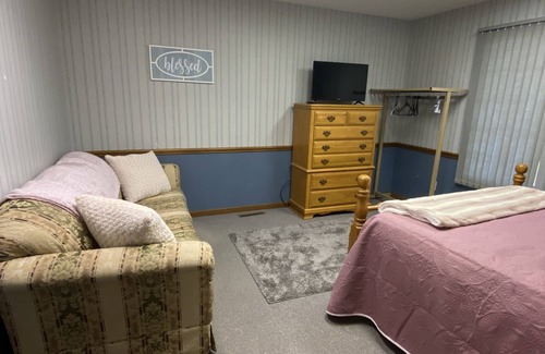West Salem House | Country Home and Retreat Sleeps 14