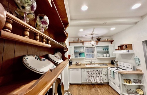 Medina House | Country home at scenic Hill Country crossroads. Sleeps up to 10