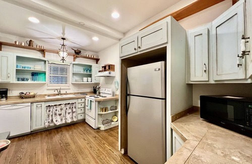 Medina House | Country home at scenic Hill Country crossroads. Sleeps up to 10