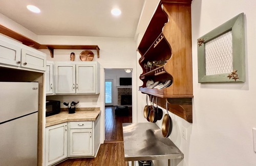 Medina House | Country home at scenic Hill Country crossroads. Sleeps up to 10