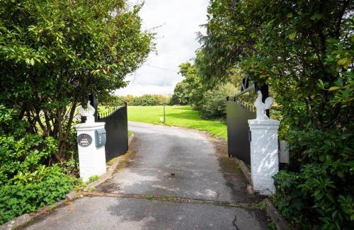 Upper Dicker House | Country Home at the Gildridge Estate