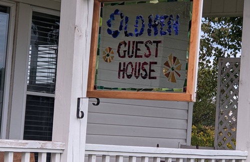 Sunbury House | Country Home Close to City Conveniences