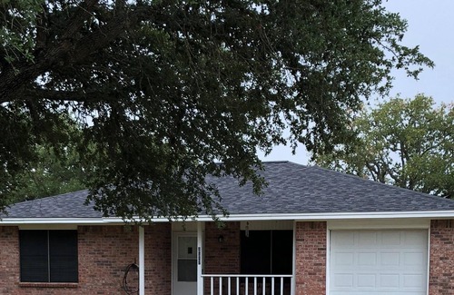 Bryan House | Country home close to Everything! Only 1 mile from EXPO Center.