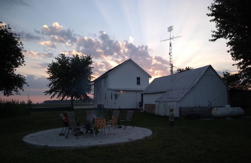 Portland House | !Country Home Get Away! !Private Backyard!