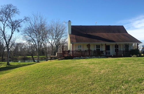 Sealy House | Country home located near Bellville/Sealy only 60 minutes from Houston, Tx