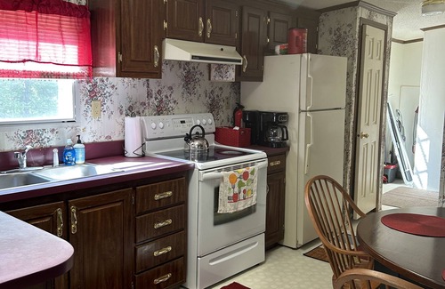South Hill House | Country Home located close to town and Country Club