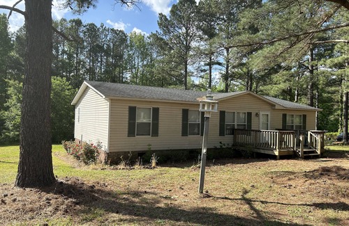 South Hill House | Country Home located close to town and Country Club