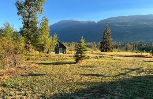 Port Alberni House | Country home, Sleeps 6 pets friendly