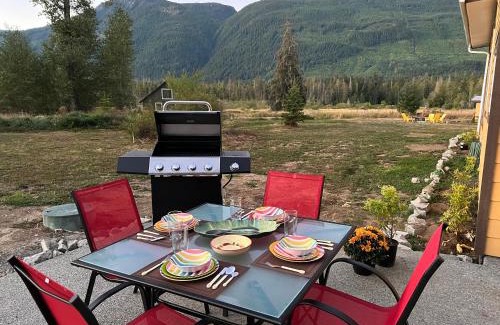 Port Alberni House | Country home, Sleeps 6 pets friendly