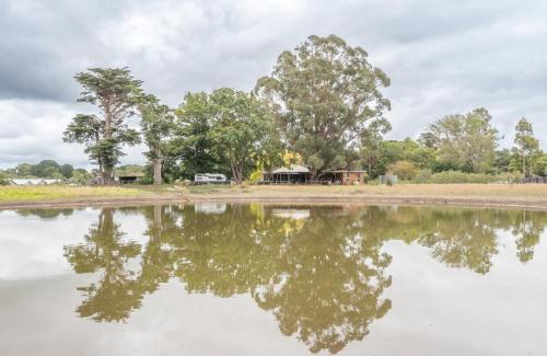 Balnarring House | Country Home Stay, Animals, 2 Properties Sleeps 15