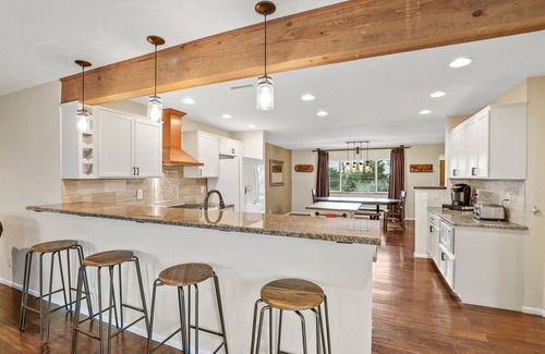 Flagstaff House | Country Home with Mountain Views, 4 Bedrooms, A/C, Allows Pets!