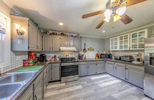 Inglefield House | Country Homeplace 4-bedroom Pool-HotTub pets ok Near Toyota