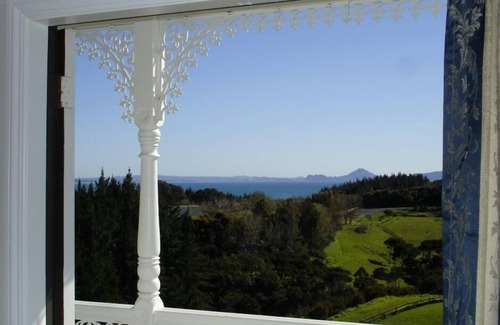 Langs Beach House | Country Homestead at Black Sheep Farm, B&B