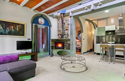 Meruja House | Country House 'Zentralclub Proton' with Mountain View, Private Terrace and Wi-Fi
