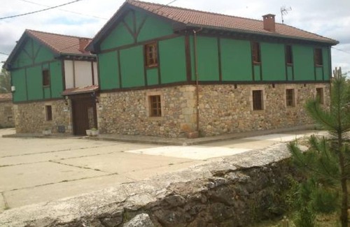 Castrejon de la Pena House | Country House 'Valle Tosande I' with Mountain View and Wi-Fi