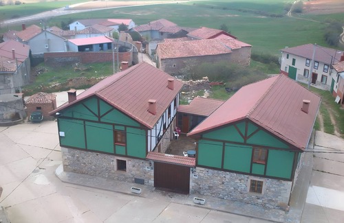Castrejon de la Pena House | Country House 'Valle Tosande 2' with Mountain View and Wi-Fi