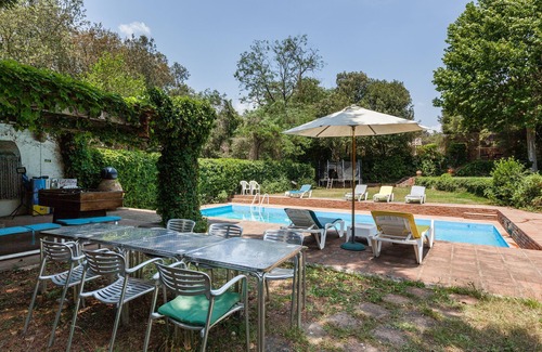 Vilanova del Valles Villa | Country House 'Casanova' with Private Pool, Shared Terrace and Wi-Fi