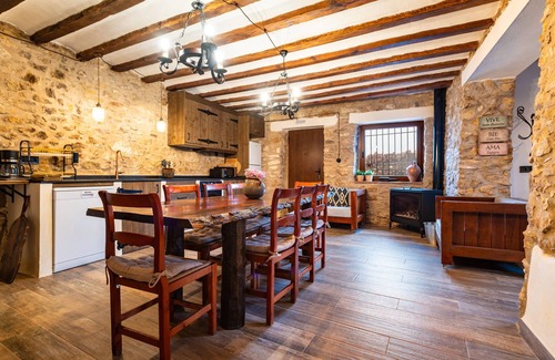 Vilafranca House | Country House 'Parreta Estancia El Refugio' with Mountain View, Private Terrace and Private Garden