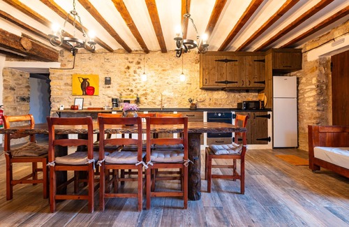 Vilafranca House | Country House 'Parreta Estancia El Refugio' with Mountain View, Private Terrace and Private Garden