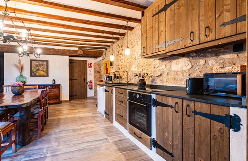 Vilafranca House | Country House 'Parreta Estancia El Refugio' with Mountain View, Private Terrace and Private Garden