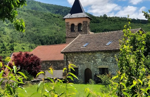 Aragues del Puerto House | Country House 'Fajinadero Sancho' with Mountain Views, Private Garden and Wi-Fi