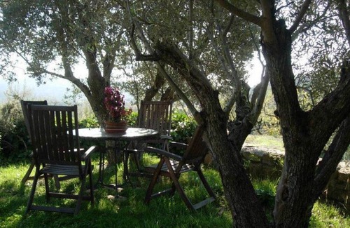 Santa Eulalia de Gallego House | Country House 'El Rey' with Mountain View, Private Garden and Wi-Fi