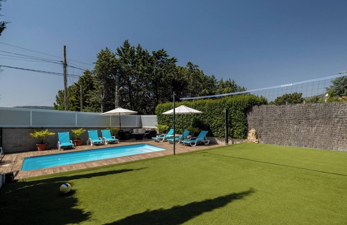 Robledo de Chavela House | Country House 'Avalon 103' with Mountain View, Private Pool and Wi-Fi