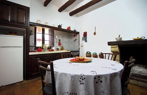 San Martin Sarroca Cottage | Country house surrounded by vineyards.