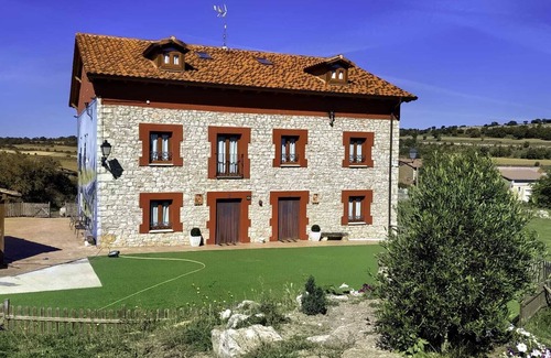 Basconcillos del Tozo House | Country House 'La Bernarda Completa' with Mountain View, Private Garden and Wi-Fi