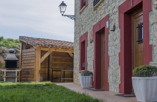 Basconcillos del Tozo House | Country House 'La Bernarda Completa' with Mountain View, Private Garden and Wi-Fi