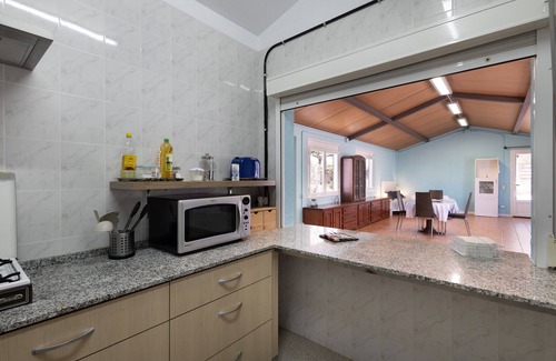 L'Avella Villa | Country House 'La Geneta' with Private Pool, Wi-Fi and Air Conditioning