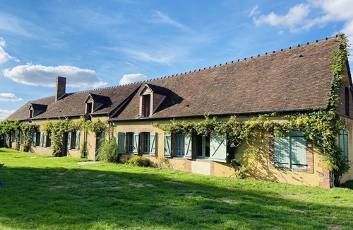 Mezieres-en-Drouais House | Country house 1 hour from Paris - secure swimming pool and tennis court