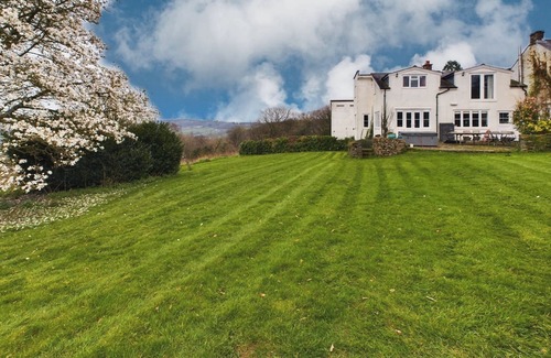 Chepstow House | Country House-14Guests-Parking-HotTub-AmazingViews